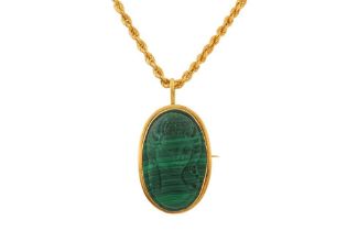 A CARVED MALACHITE PENDANT/BROOCH AND CHAIN