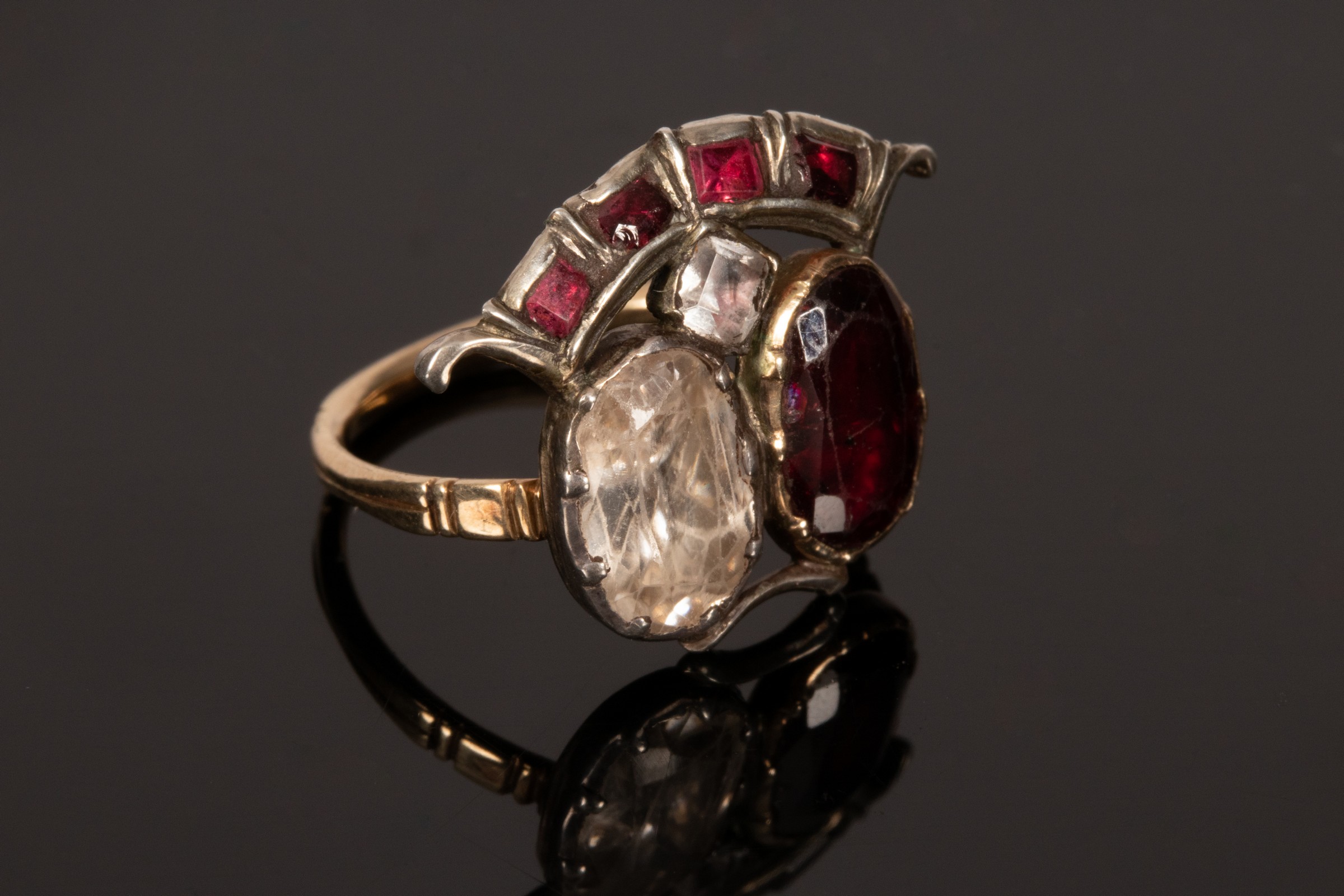 A Georgian garnet and paste set ring, size G, - Image 3 of 5