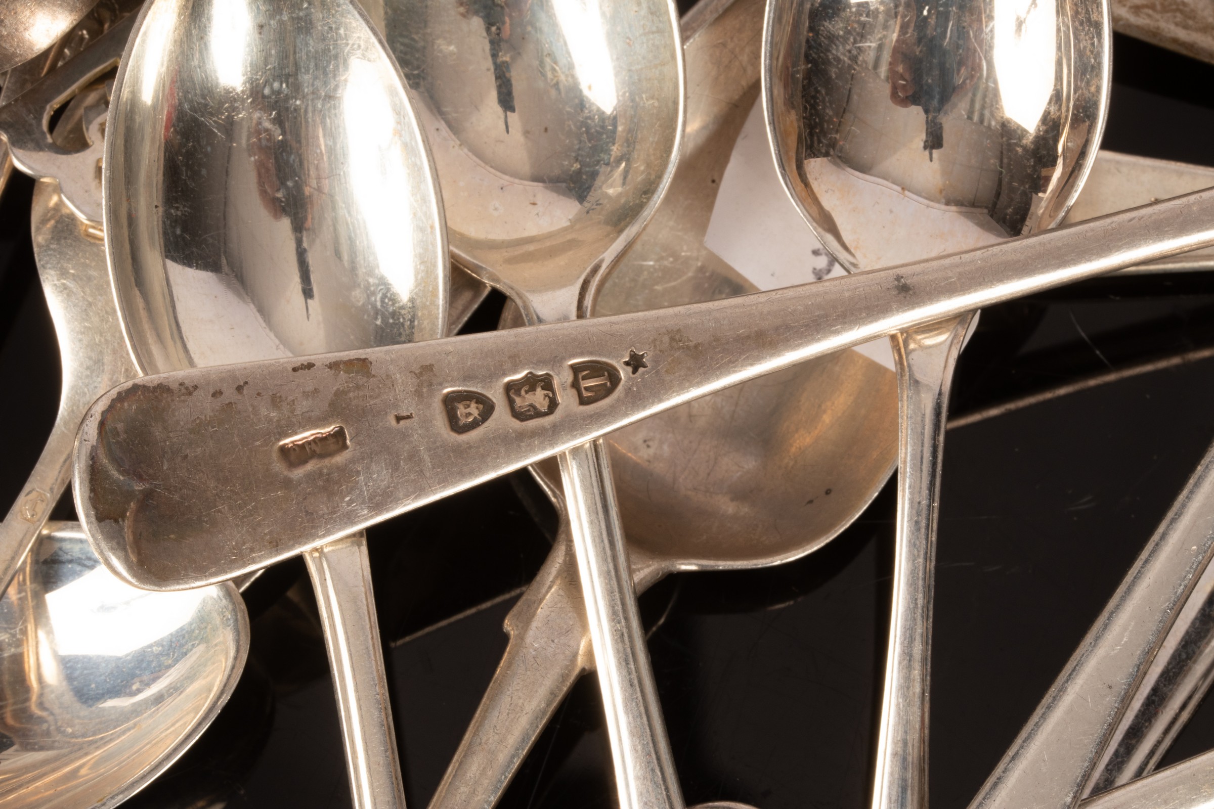 A quantity of sundry silver teaspoons to include four novelty golfing teaspoons with golf ball - Image 2 of 2