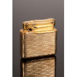 A 9ct gold cigarette lighter, 4.5cm x 4.