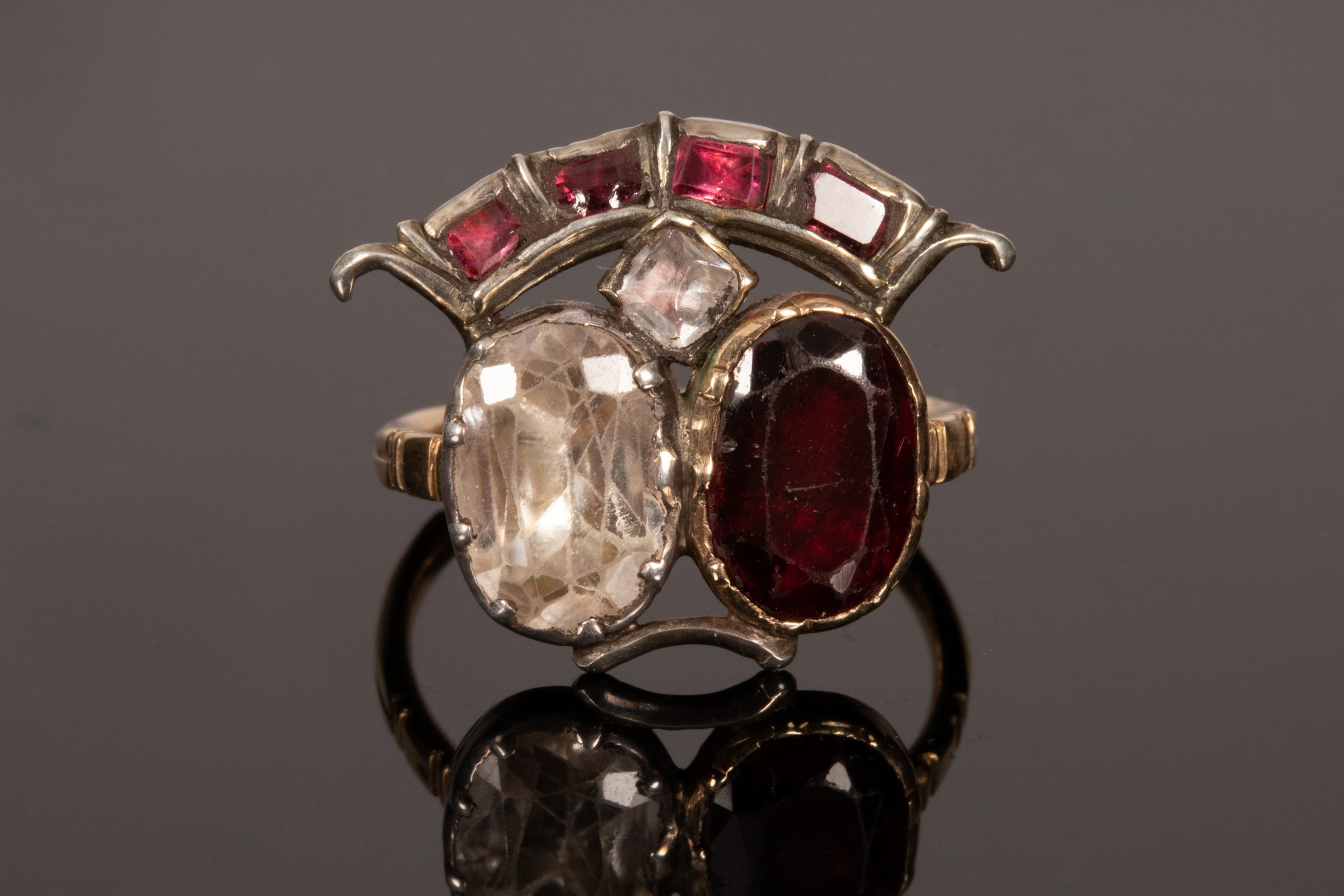 A Georgian garnet and paste set ring, size G,