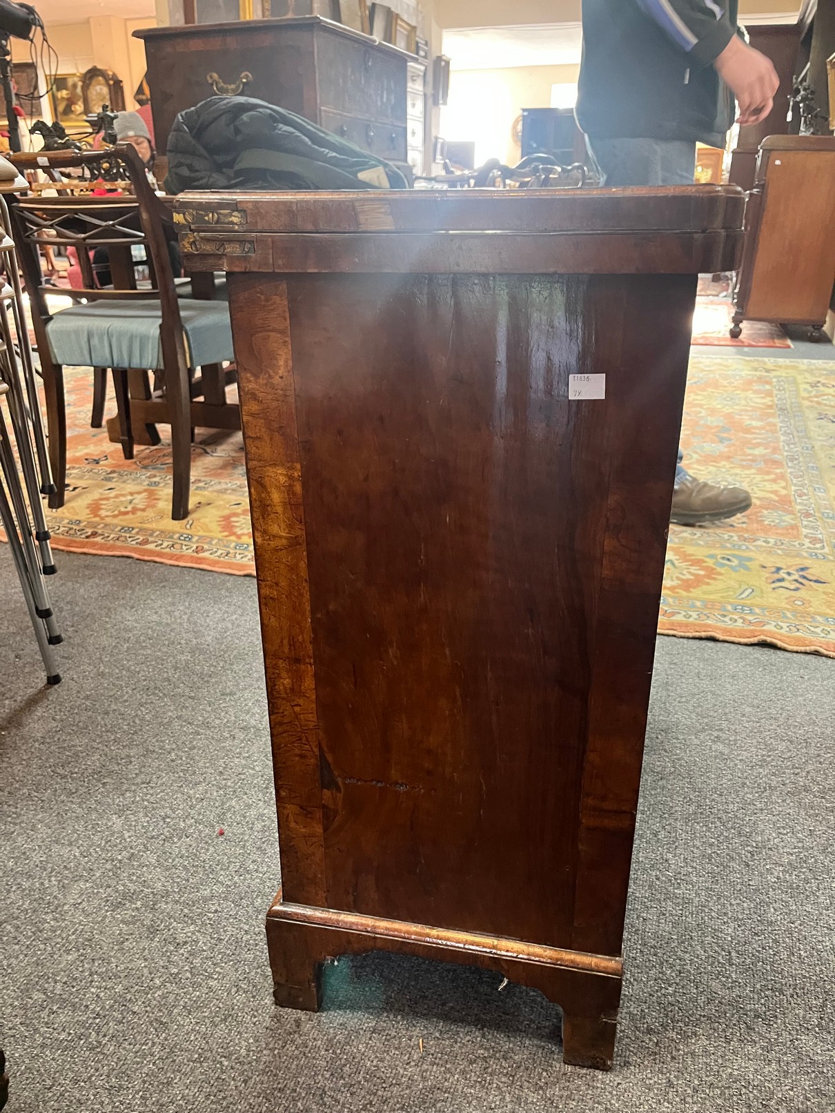 An 18th Century bachelor's chest, in walnut and burr walnut, - Image 5 of 10