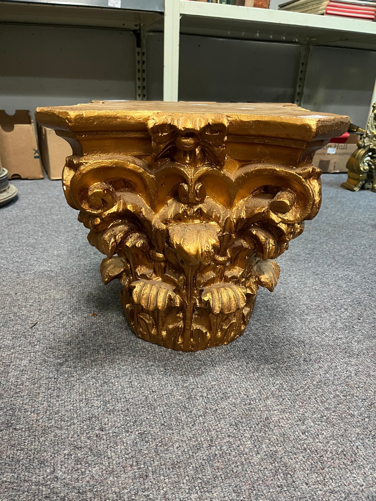 A decorative gilt Corinthian capital CONDITION REPORT: Condition information is not - Image 3 of 5