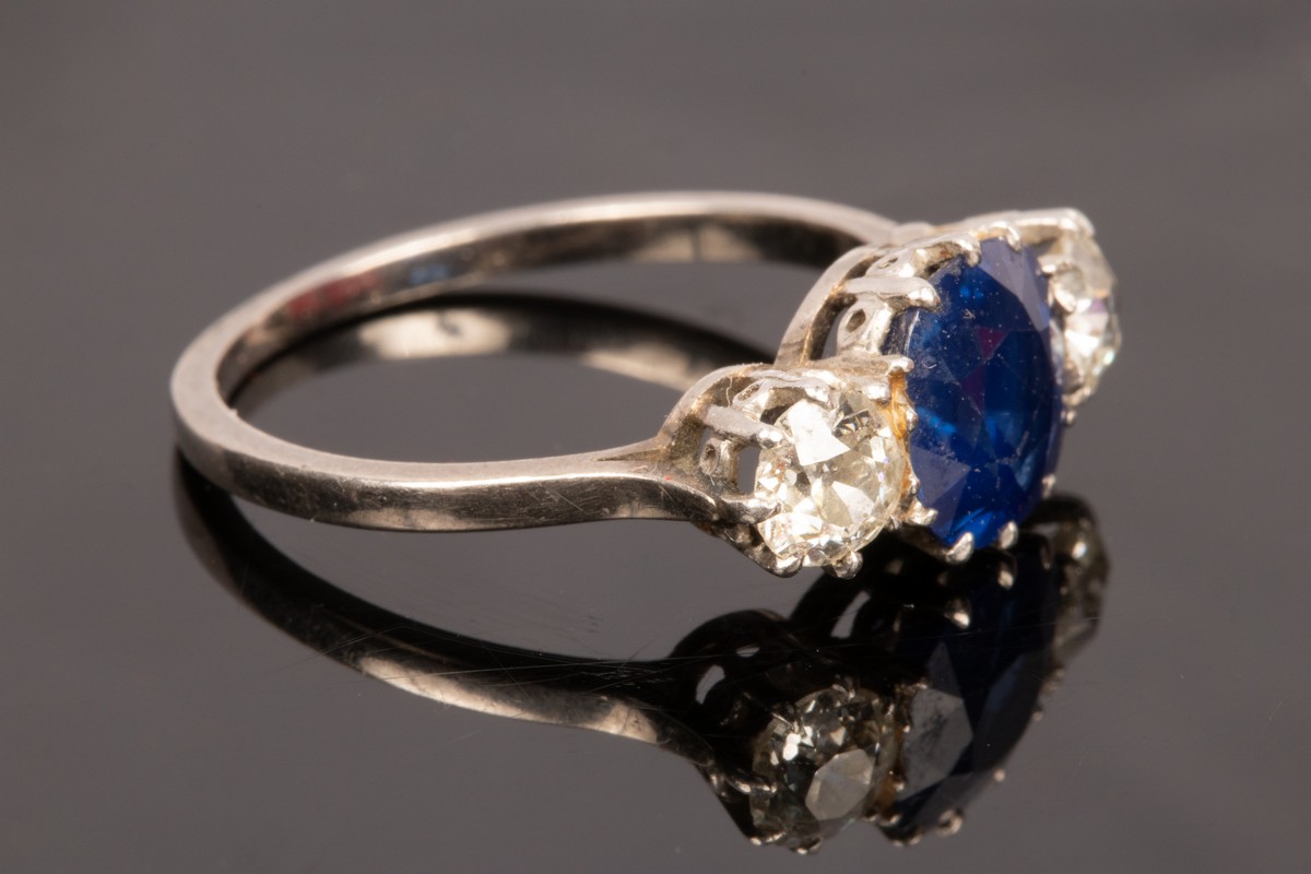 A sapphire and diamond three stone ring, - Image 3 of 4