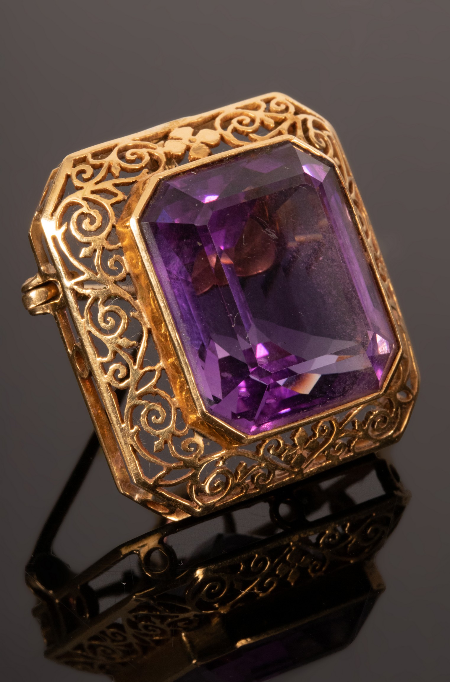 An amethyst pendant brooch, set in 18k yellow gold, the emerald cut stone 19.3mm x 16.5mm x 12. - Image 2 of 2