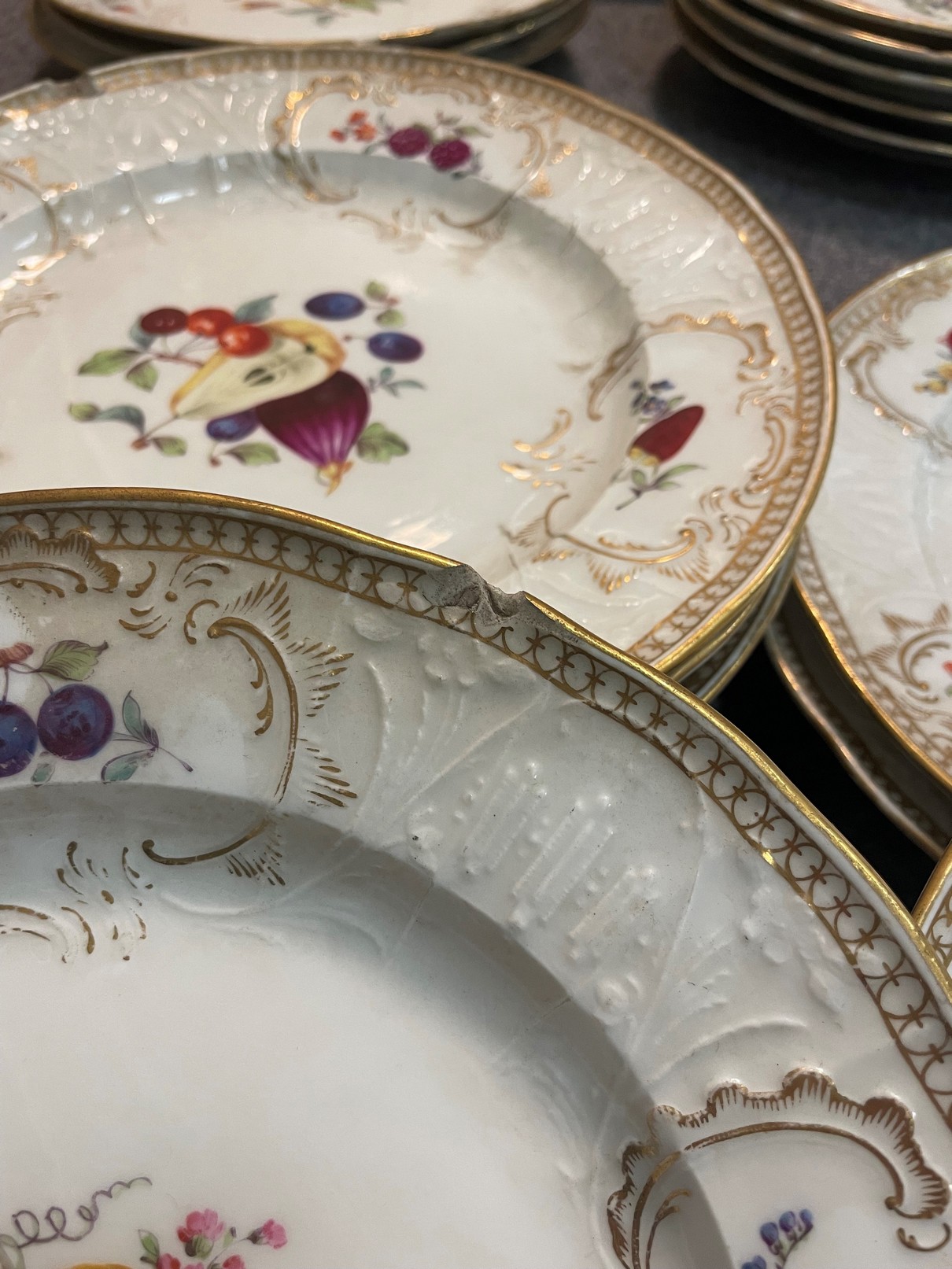 A Meissen part service in the Dulong pattern, late 19th Century, comprising twenty-four plates, - Image 3 of 5