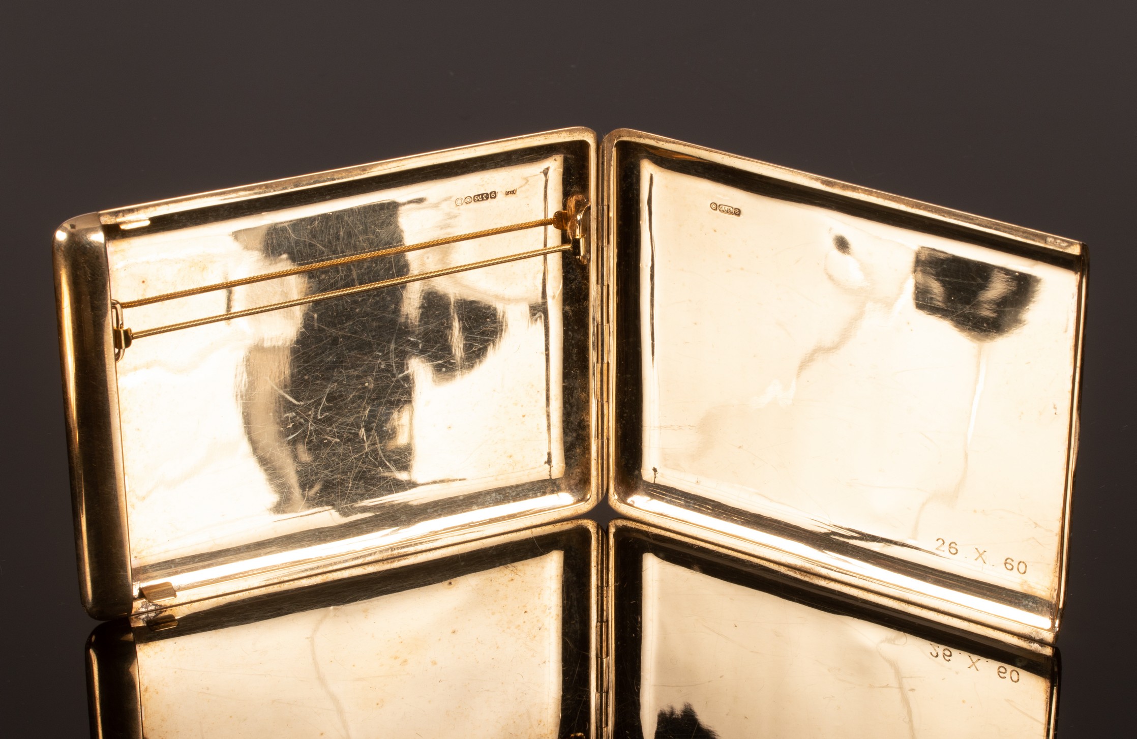 A 9ct gold cigarette case of plain rectangular form, 11cm x 9cm, approximately 167. - Image 2 of 5