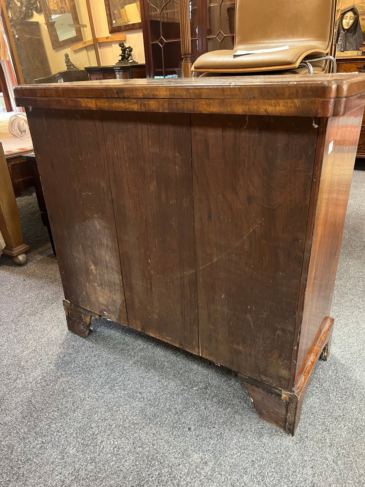 An 18th Century bachelor's chest, in walnut and burr walnut, - Image 3 of 10