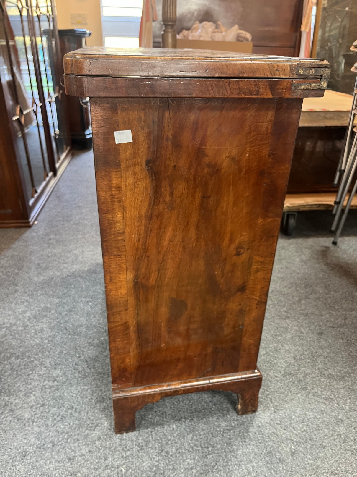 An 18th Century bachelor's chest, in walnut and burr walnut, - Image 6 of 10