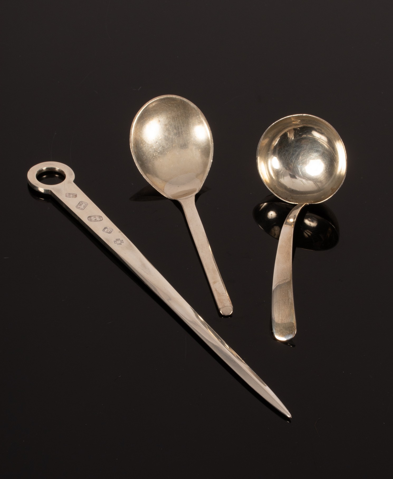 A silver jam spoon, D & J Wellby, London 1924, a small silver ladle and a modern silver meat skewer,