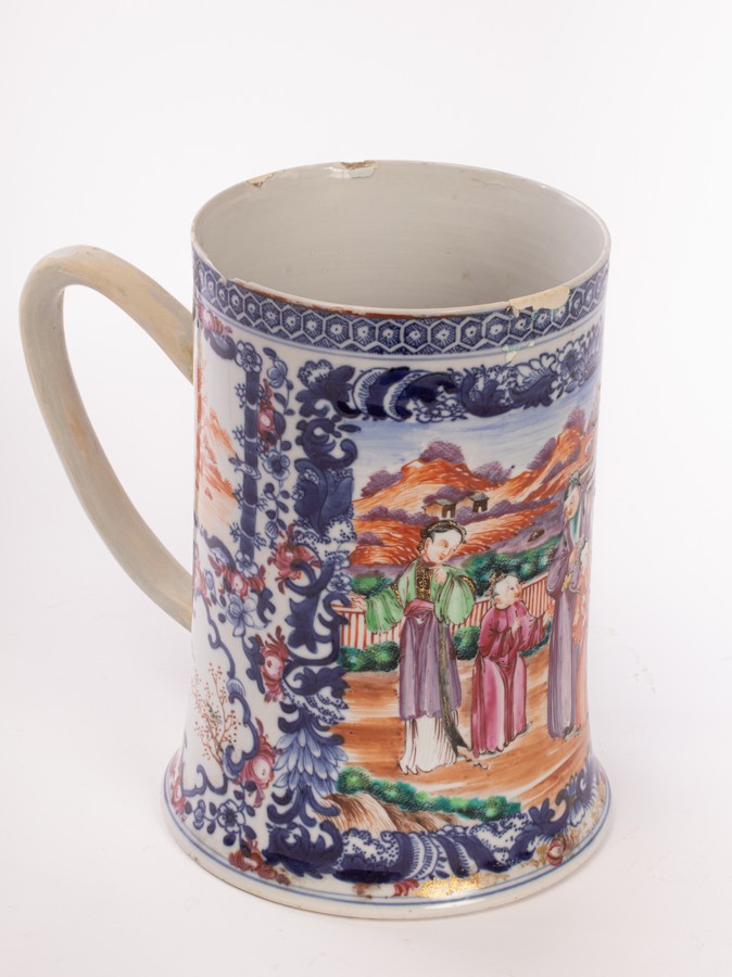 A Chinese famille rose porcelain mug and circular plate, Qing Dynasty, - Image 5 of 9