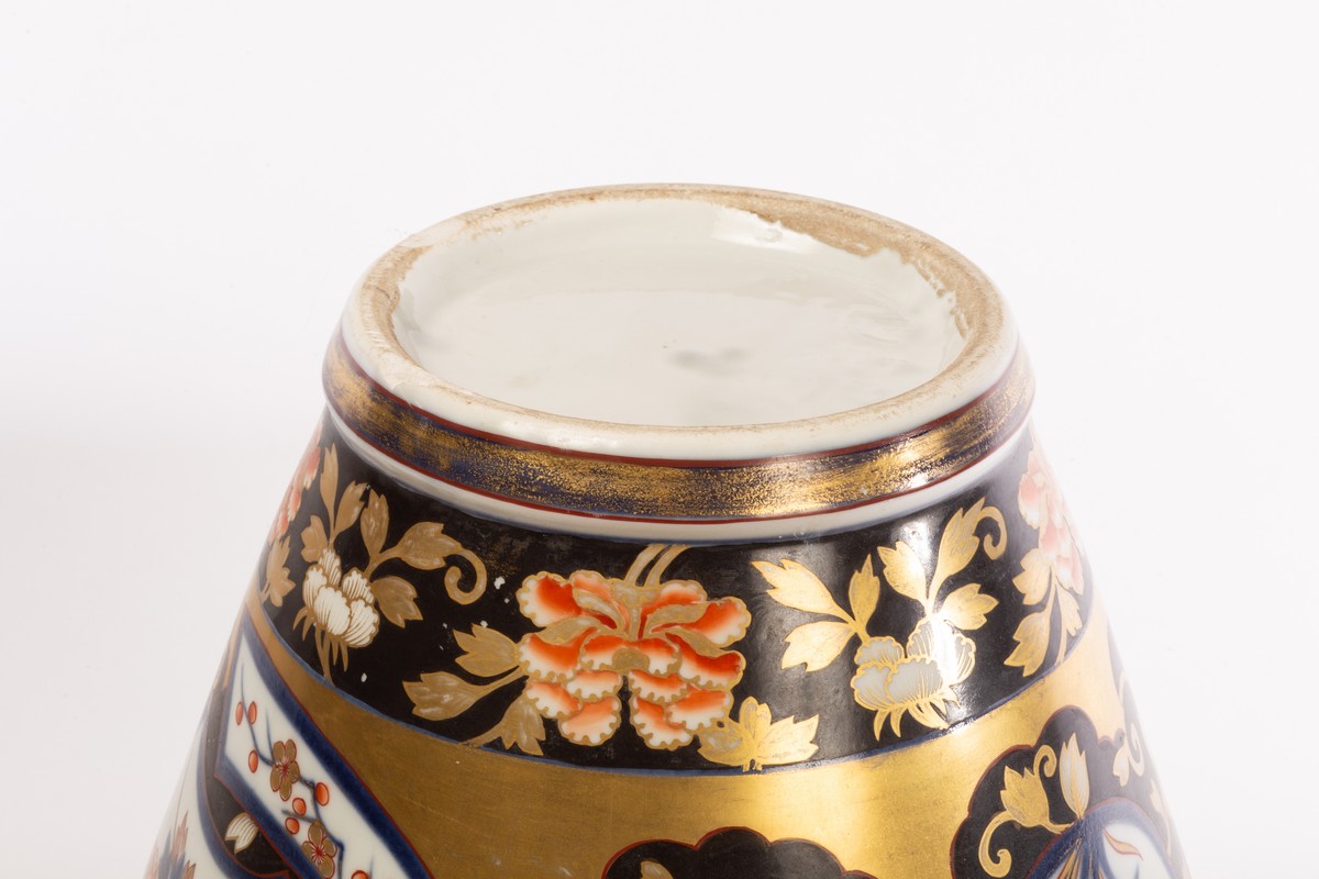 A large Japanese Imari jar and cover, circa 1900, - Image 3 of 3