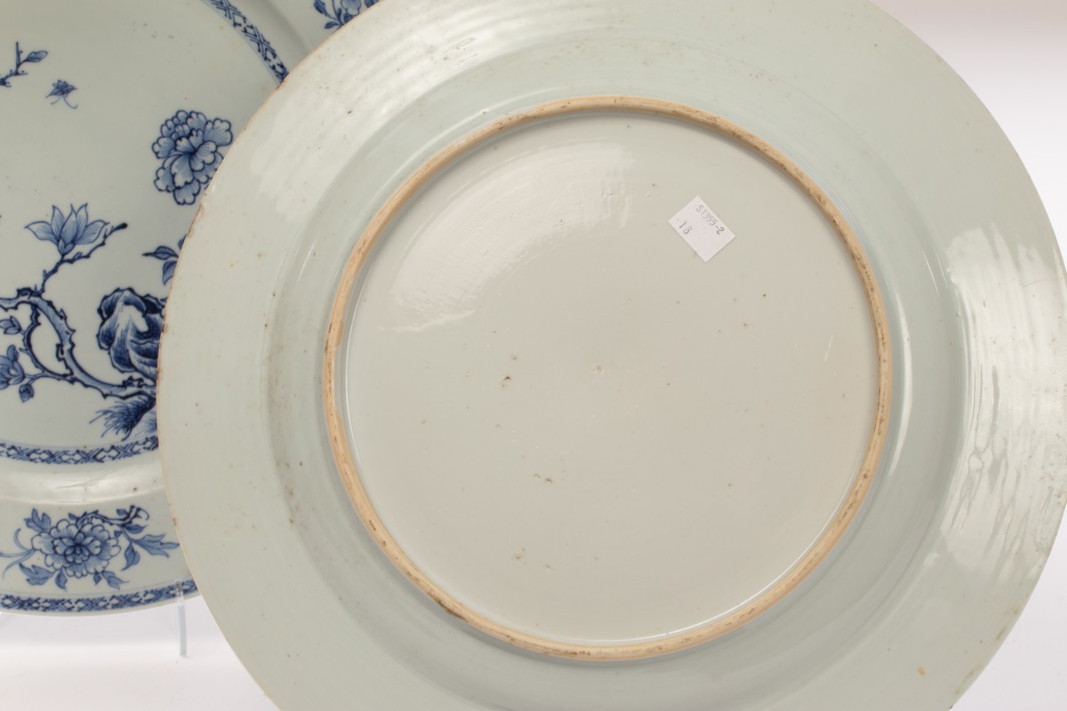 A large pair of blue and white circular dishes, Qing dynasty, Qianlong period, - Image 4 of 4