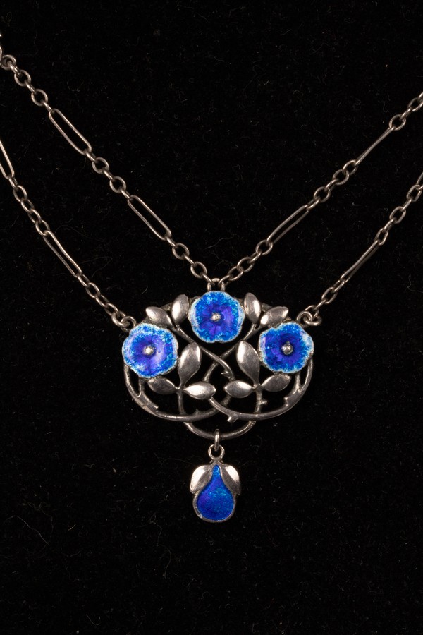 An Art Nouveau silver and enamel pendant necklace in the style of Liberty, - Image 2 of 2