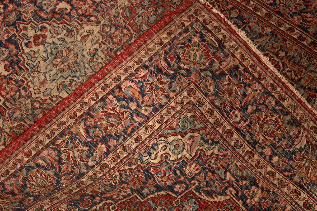 A pair of Kashan rugs, Central Persia, circa 1940, - Image 4 of 4