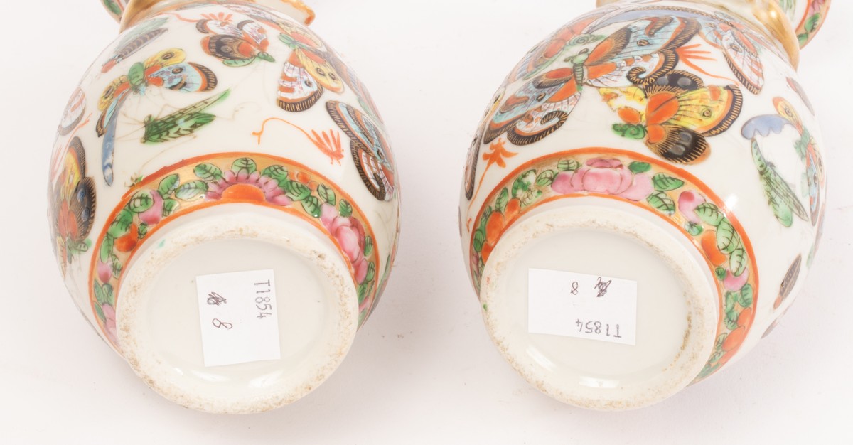 A pair of Chinese famille rose export vases, Yuhuchunping, Qing, - Image 3 of 3