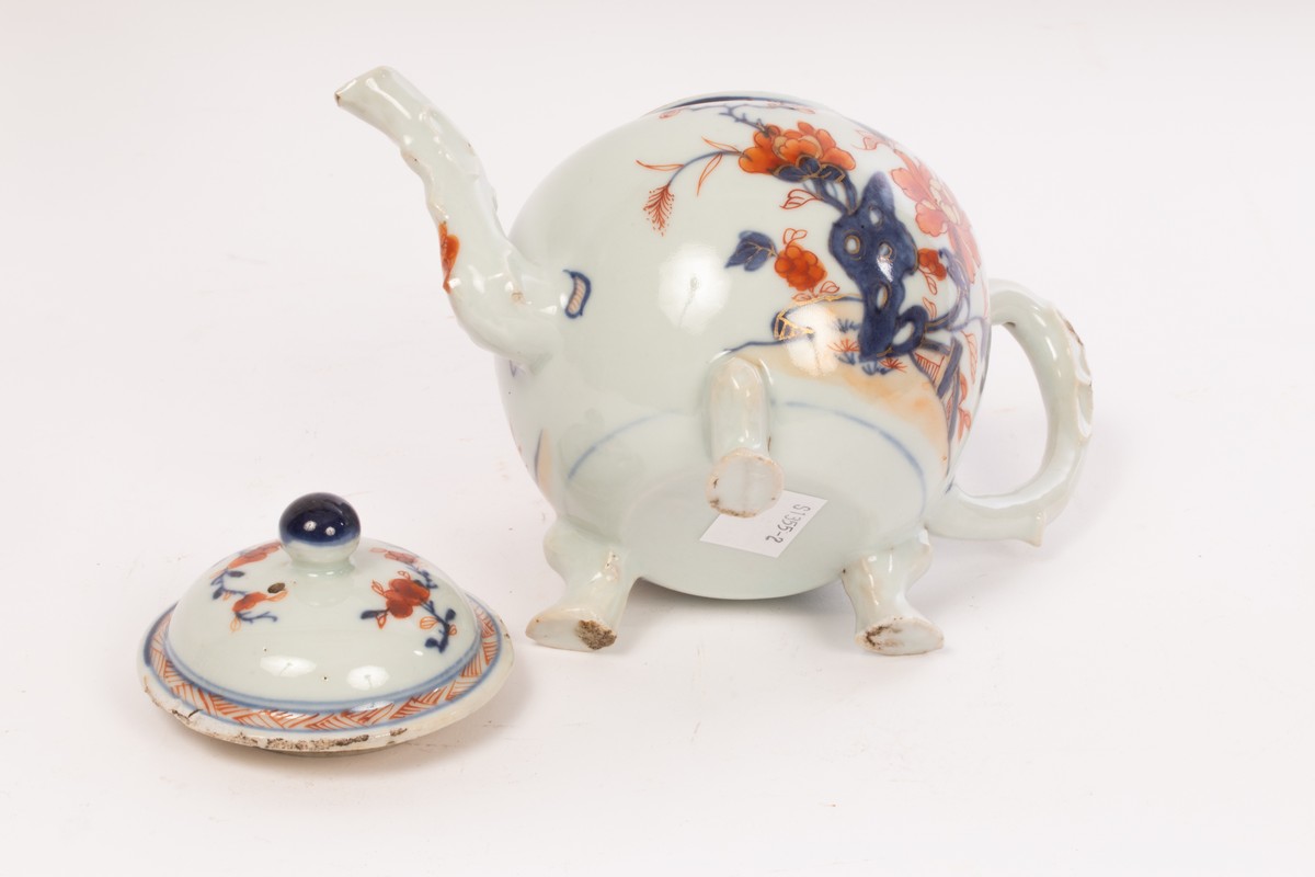 A Chinese Imari tripod globular teapot and cover, Qing dynasty, 18th Century, - Image 2 of 6