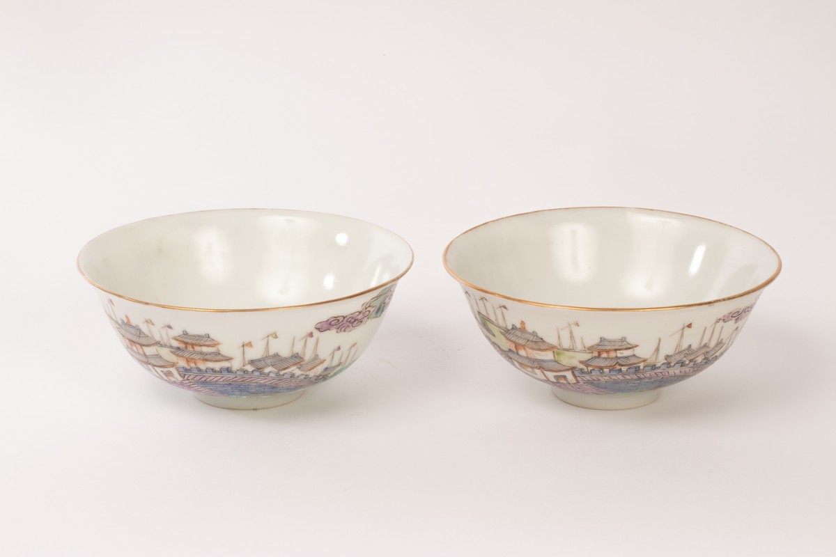 A pair of Chinese famille rose porcelain bowls, Daoguang,