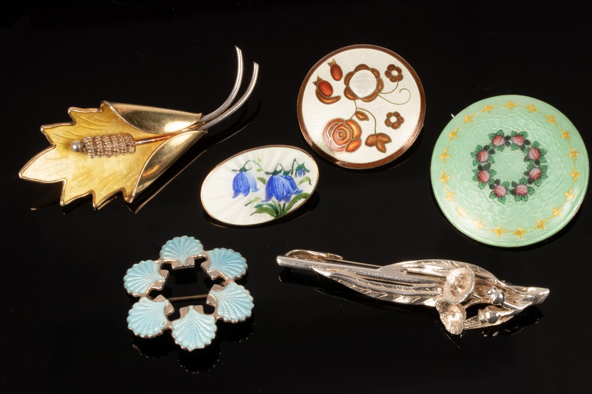 Six assorted brooches to include a Norwegian enamelled brooch by David Andersen,