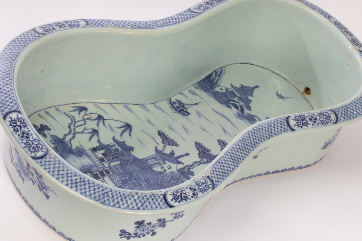 A Chinese blue and white porcelain washing basin, mid Qing Dynasty, of shaped form, - Image 2 of 5