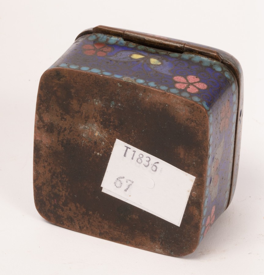 A Chinese square double height mahogany tray, 19/20th Century, with mother-of-pearl inlaid flowers, - Image 5 of 6