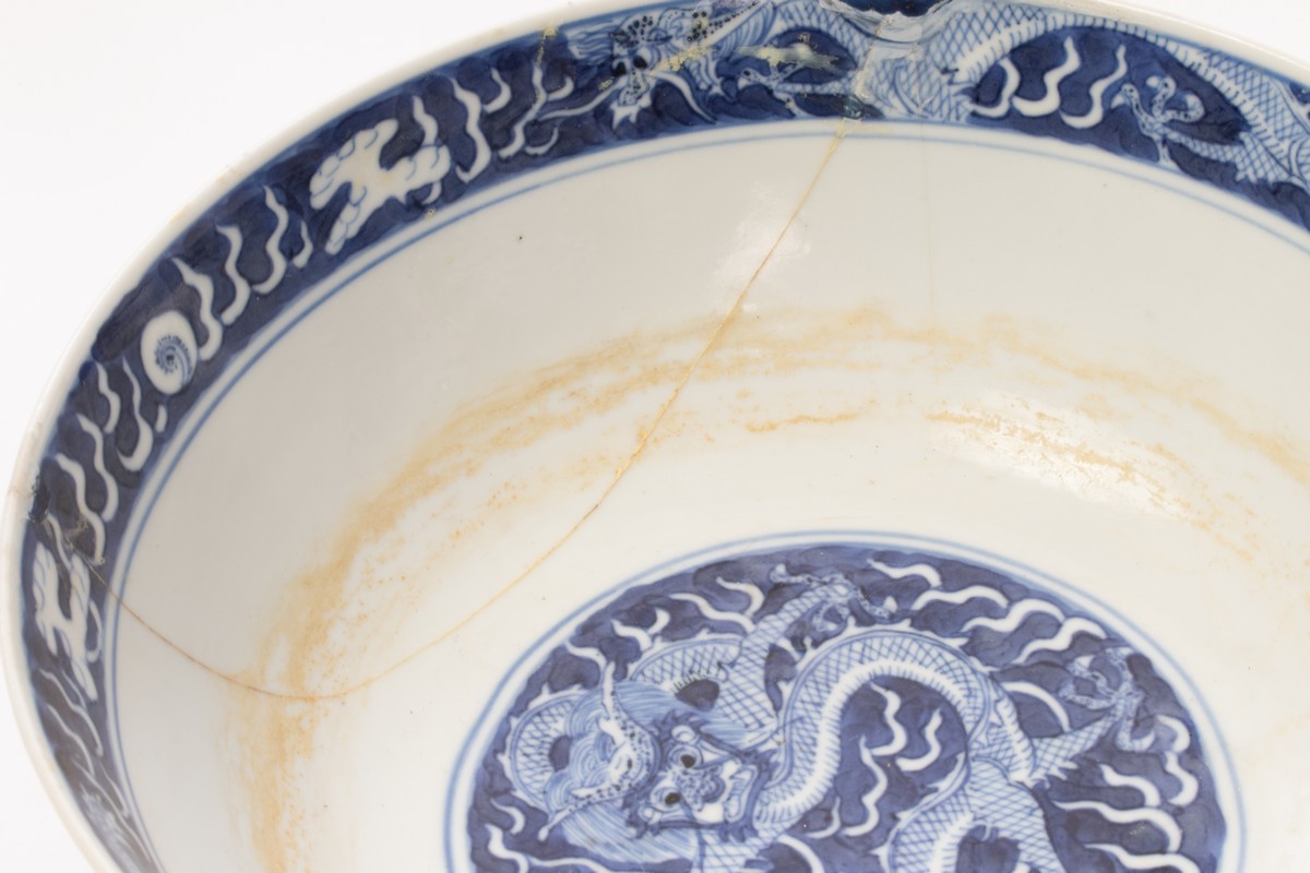 A Chinese blue and white bowl, Kangxi, - Image 3 of 9