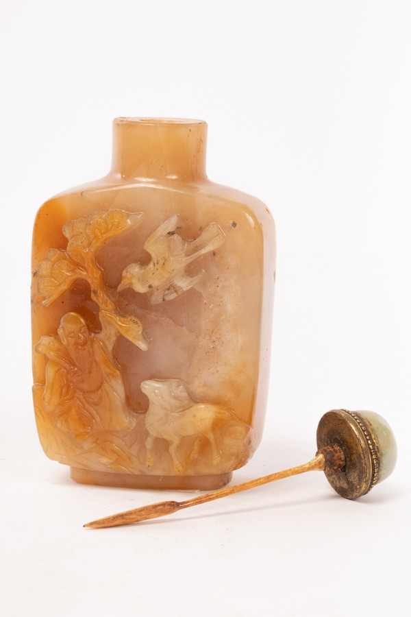 A Chinese jade carved snuff bottle, Qing Dynasty, - Image 4 of 4