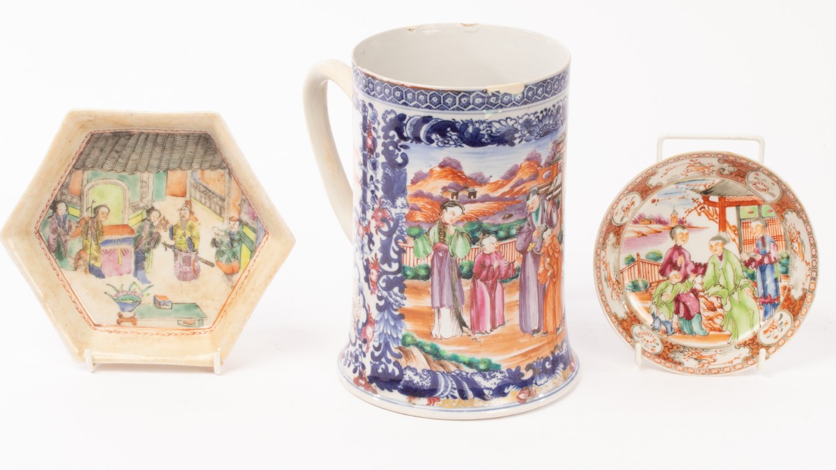 A Chinese famille rose porcelain mug and circular plate, Qing Dynasty,