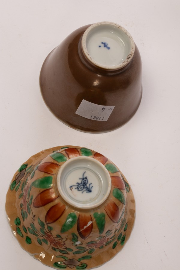 A group of Chinese porcelain items, Qing Dynasty, including two teacups, the largest 5. - Image 2 of 4