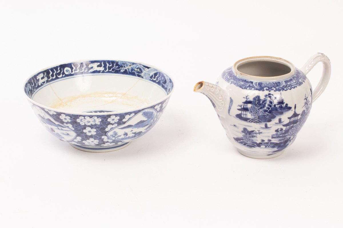 A Chinese blue and white bowl, Kangxi,