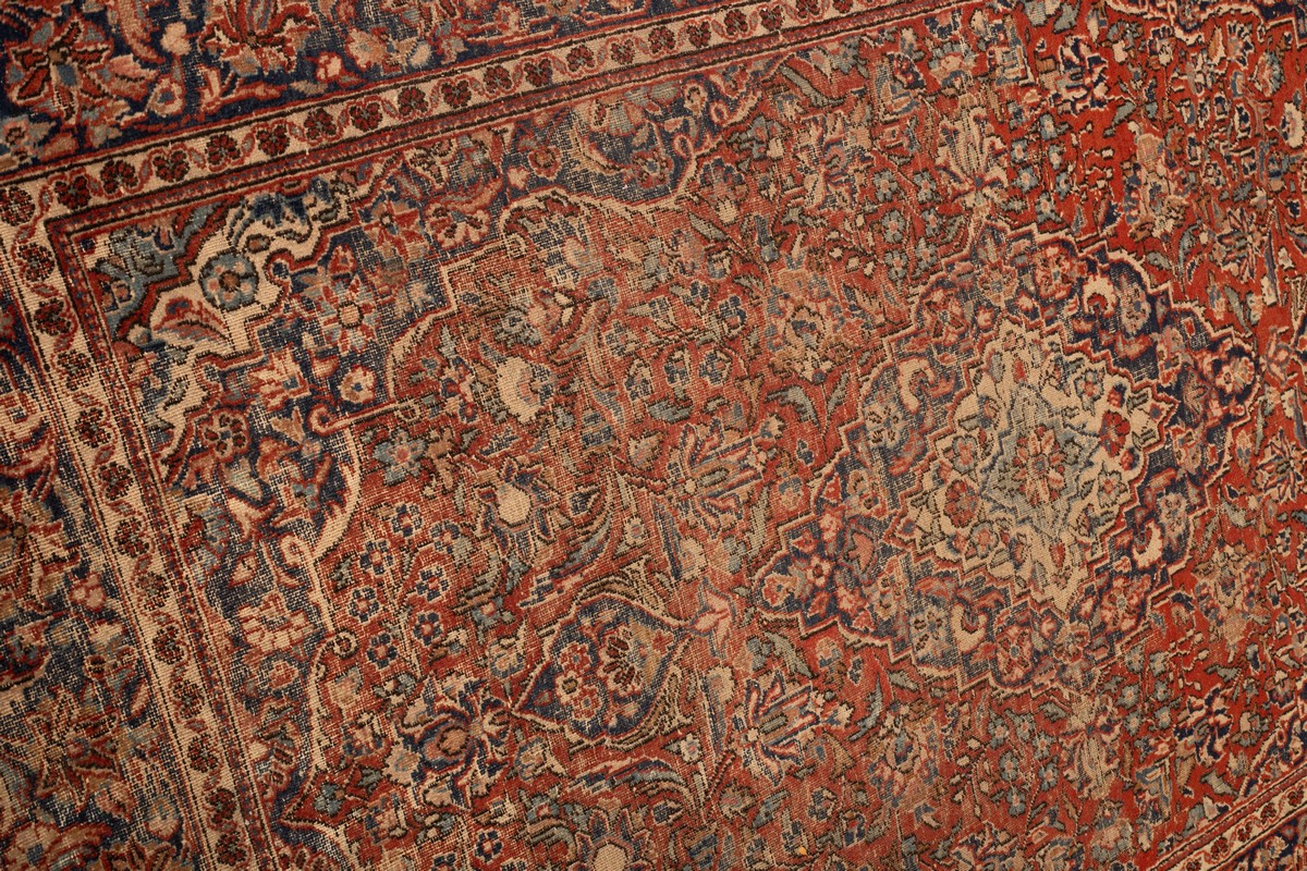 A pair of Kashan rugs, Central Persia, circa 1940, - Image 3 of 4