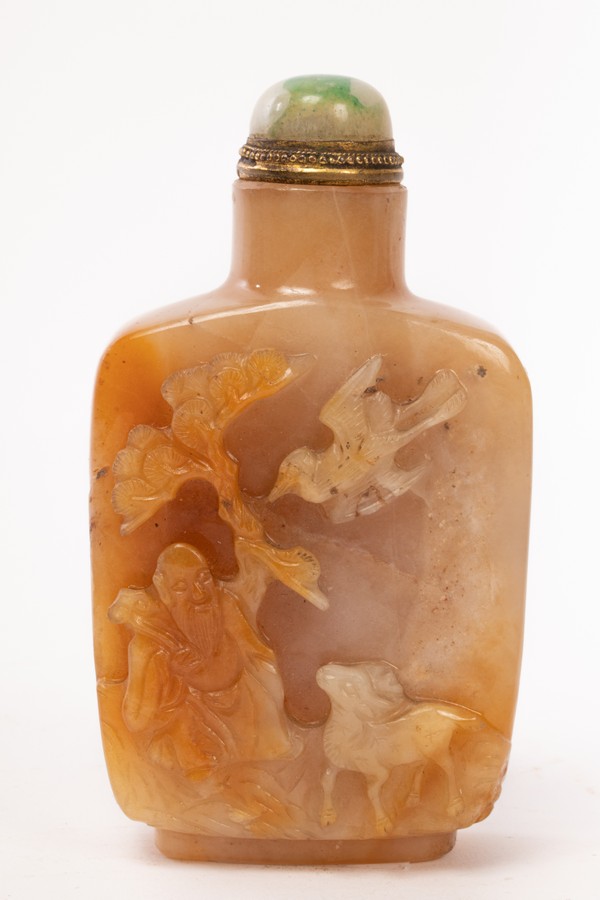 A Chinese jade carved snuff bottle, Qing Dynasty, - Image 2 of 4