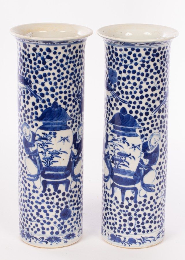 A pair of Chinese blue and white porcelain vases, Tongping, Qing,