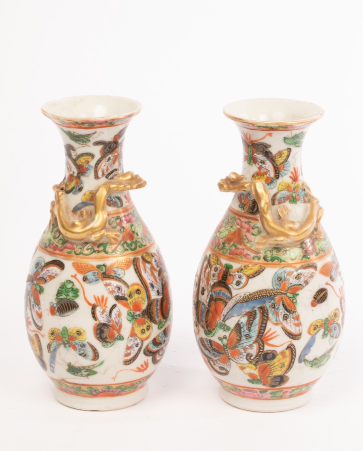 A pair of Chinese famille rose export vases, Yuhuchunping, Qing,