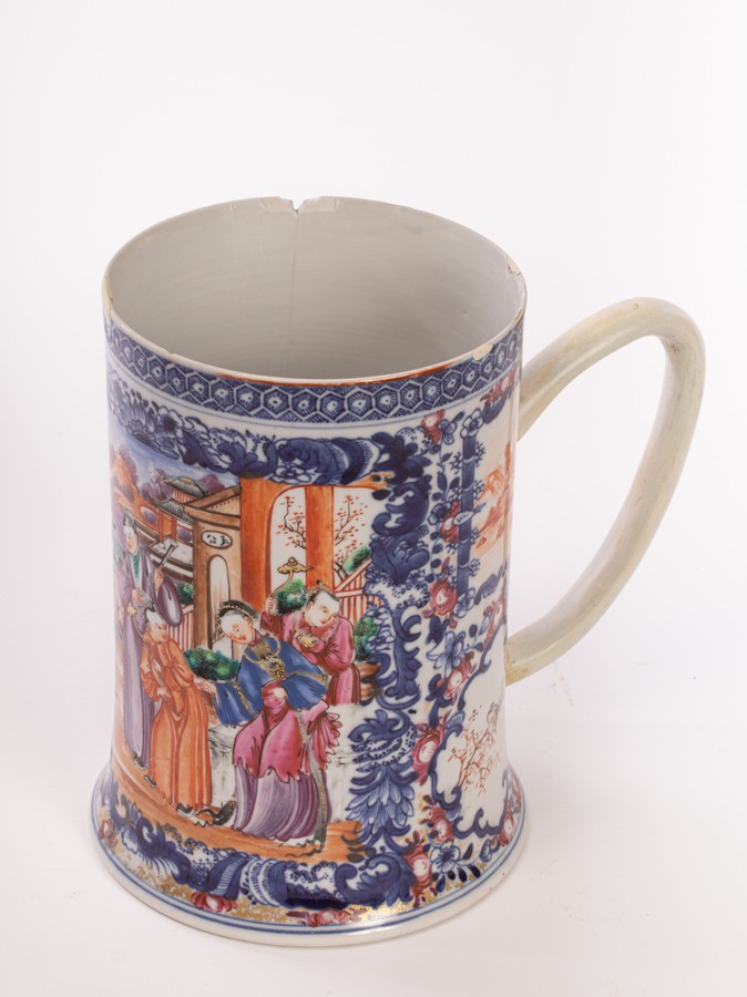 A Chinese famille rose porcelain mug and circular plate, Qing Dynasty, - Image 4 of 9