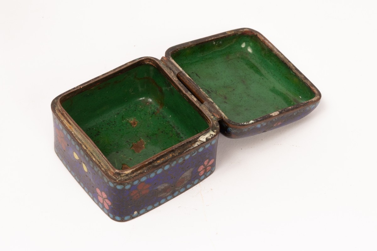 A Chinese square double height mahogany tray, 19/20th Century, with mother-of-pearl inlaid flowers, - Image 4 of 6