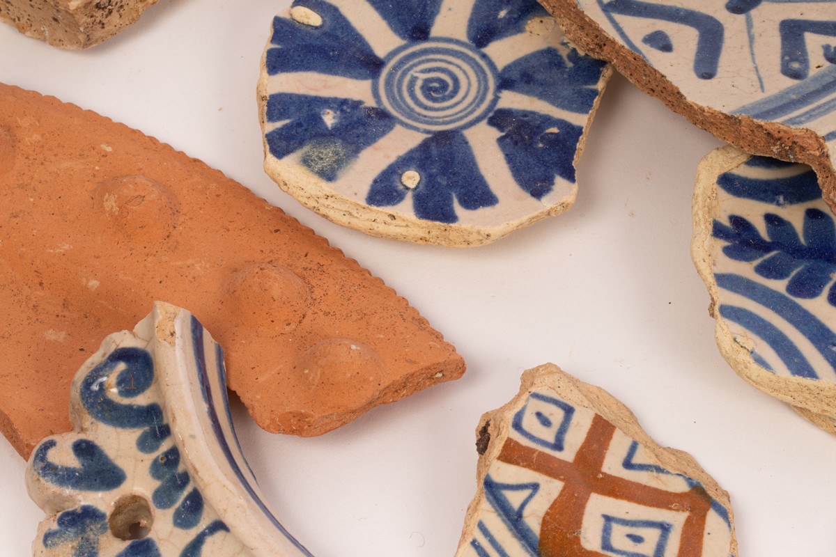 A large quantity of 17th Century Delftware shards from Pickleherring Quay in Southwark and various - Image 3 of 10