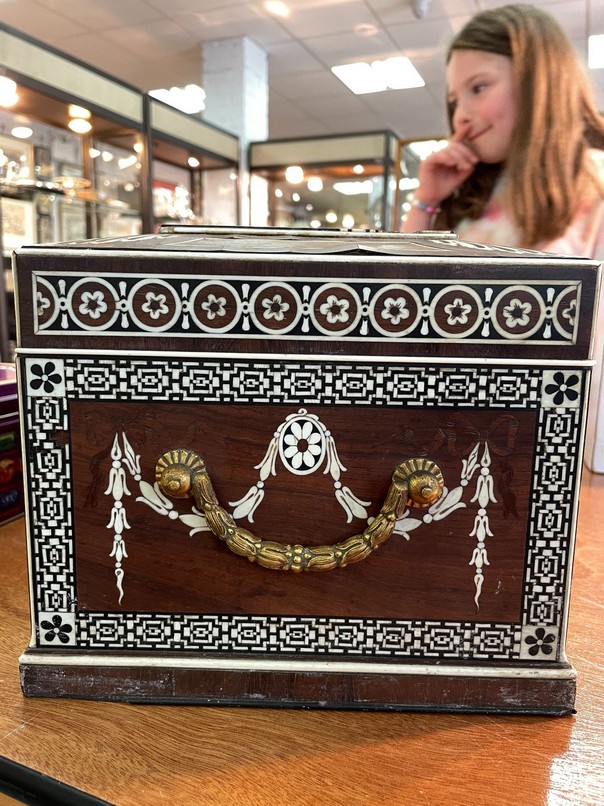 A mid 19th Century satinwood and Kingwood work box inlaid ivory hare bells, foliage etc, - Image 6 of 8
