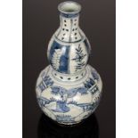 A Chinese blue and white porcelain double-gourd vase, 20th Century, Huluping,
