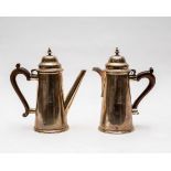 A silver coffee pot and teapot, Goldsmiths & Silversmiths Co.