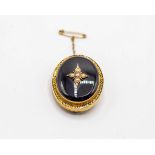A Victorian oval onyx mourning brooch,