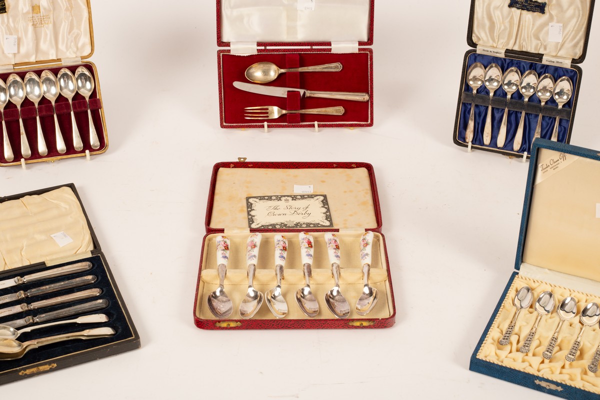 Various cased silver flatware to include a Christening set by Francis Howard, - Bild 2 aus 4