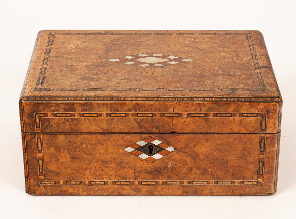 A walnut inlaid box containing turned wooden chess pieces (thirty-two pieces) CONDITION