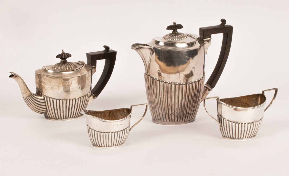 A Victorian three piece silver tea service, Birmingham 1896, approximately 460g,