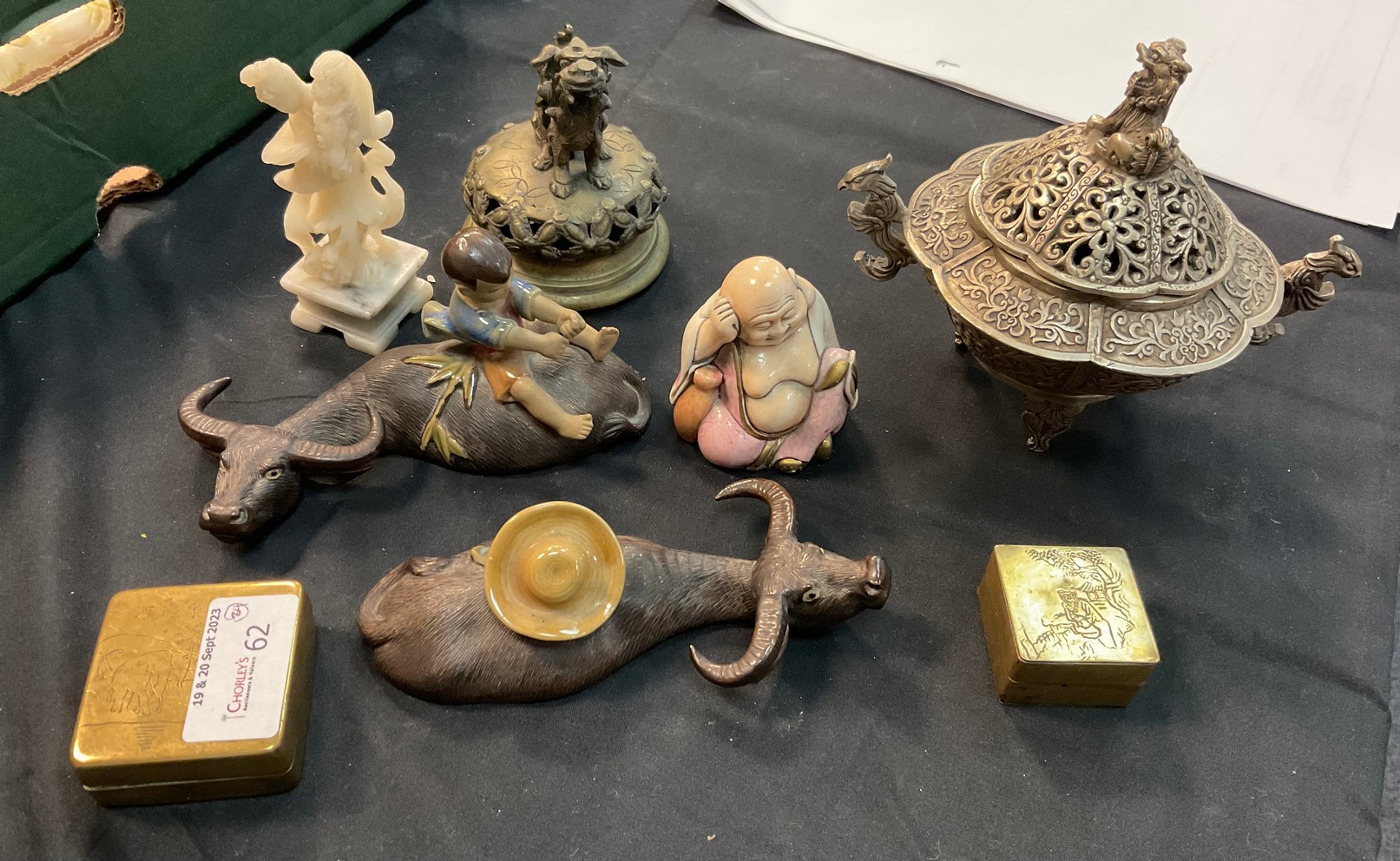 A group of Oriental items to include a Shoulao statue, two laughing Buddha statues, - Image 2 of 3