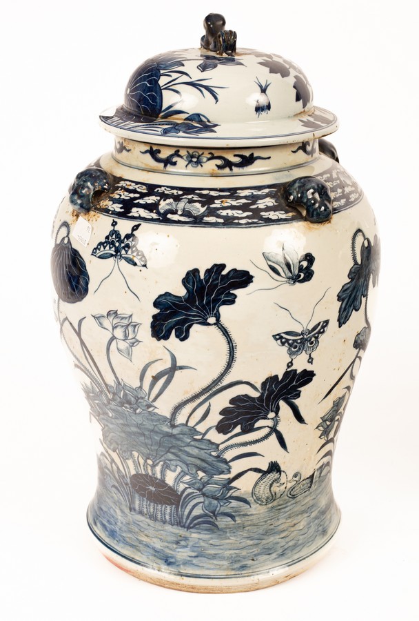 A pair of Chinese blue and white baluster jars and covers, - Image 2 of 3
