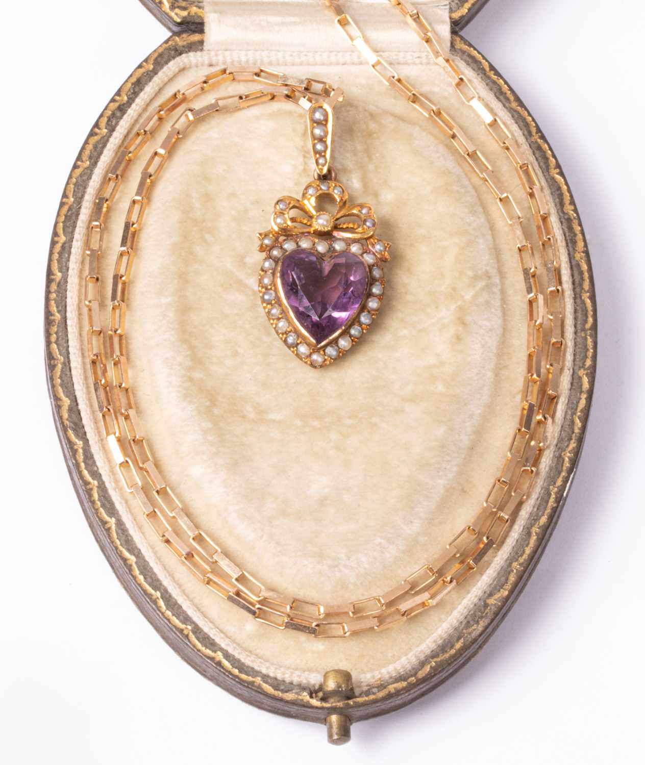 An Edwardian yellow metal amethyst and seed pearl heart-shaped pendant - Image 6 of 6