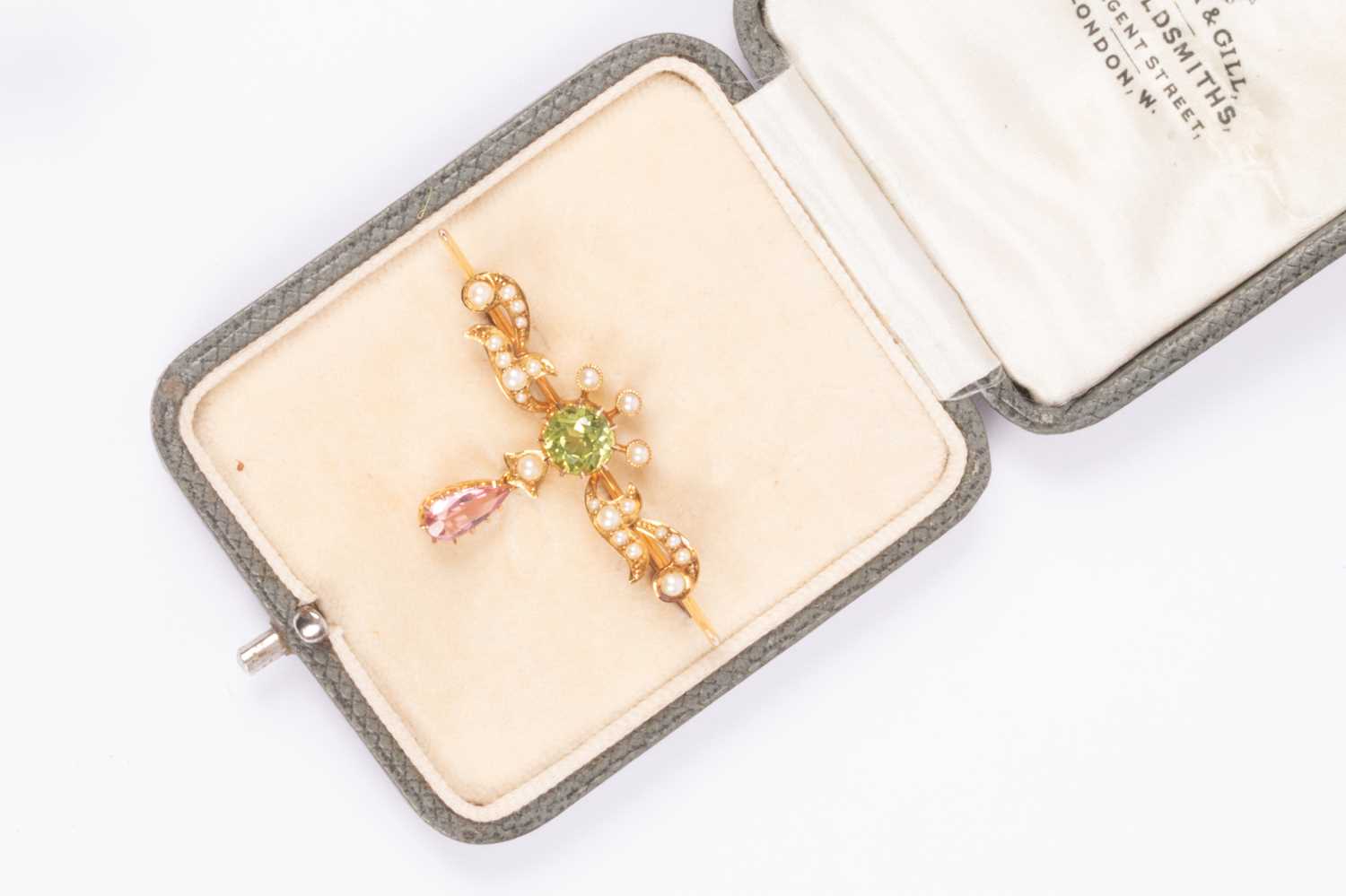 An Edwardian Suffragette style 15ct yellow gold peridot, pink tourmaline and seed pearl bar brooch - Image 4 of 5