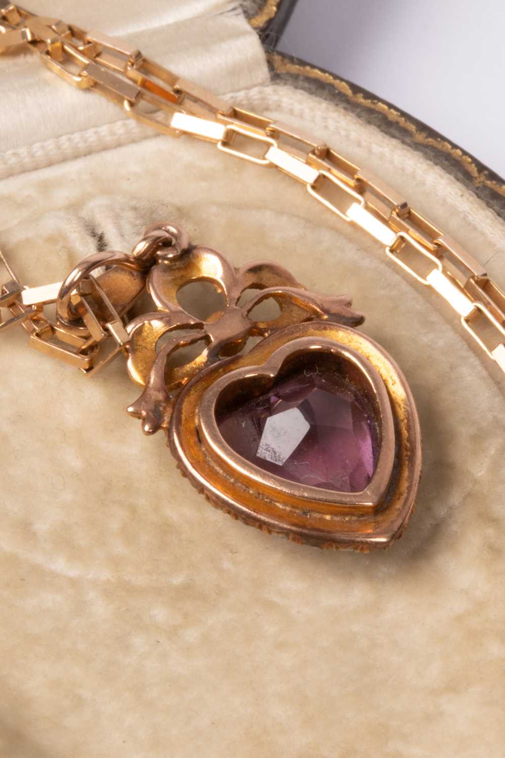 An Edwardian yellow metal amethyst and seed pearl heart-shaped pendant - Image 5 of 6