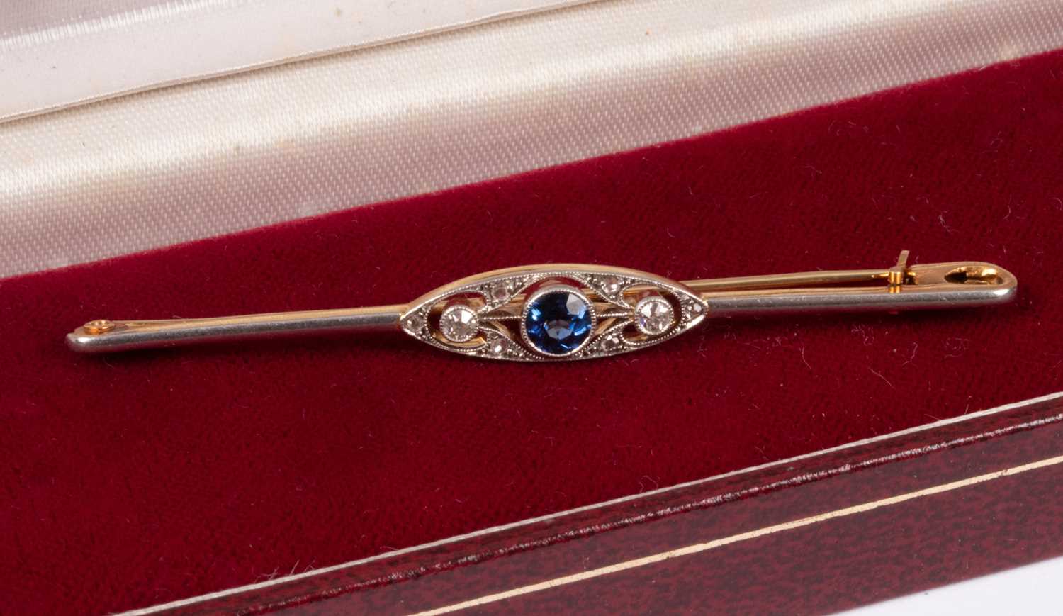 An Edwardian gold, sapphire and diamond bar brooch